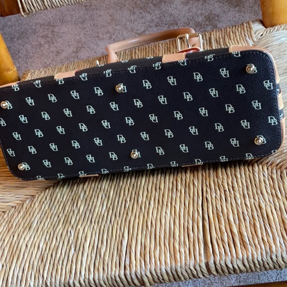 Dooney and Bourke Classic Monaghan Purse - Picture 4 of 9